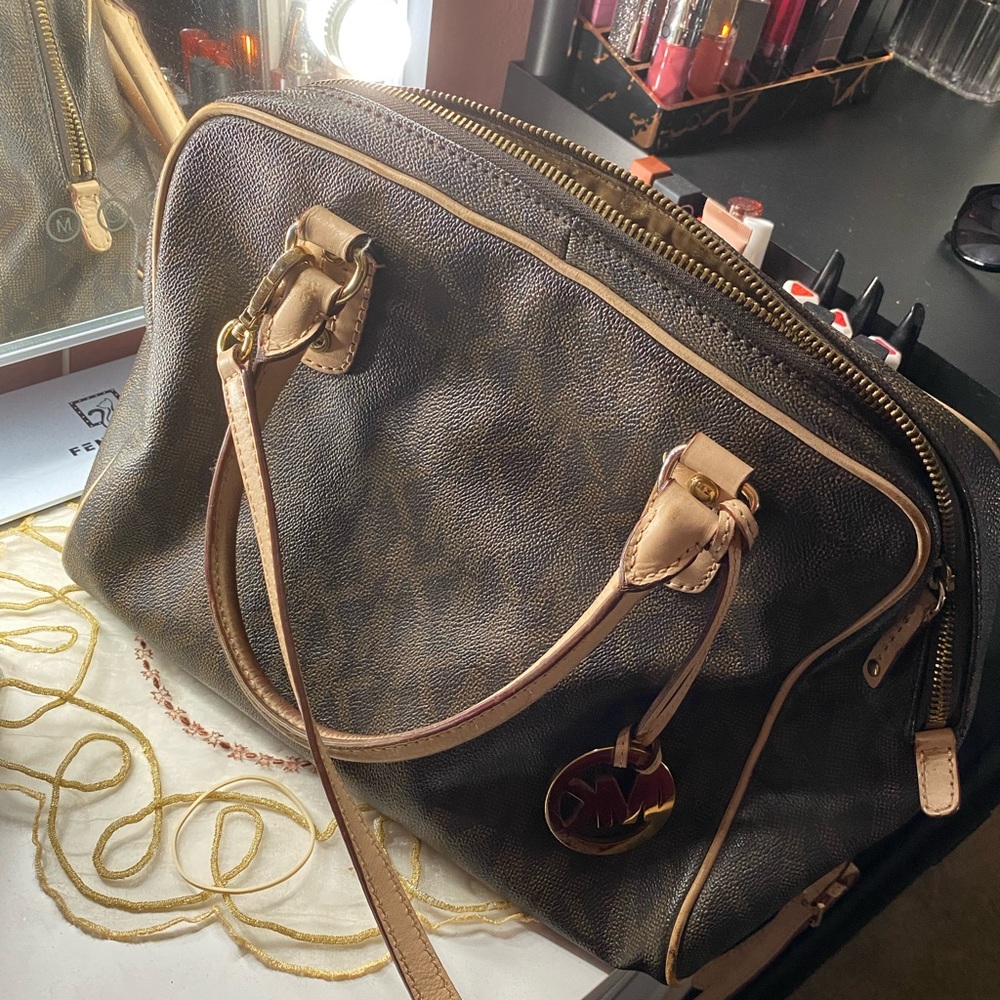 Micheal kors purse